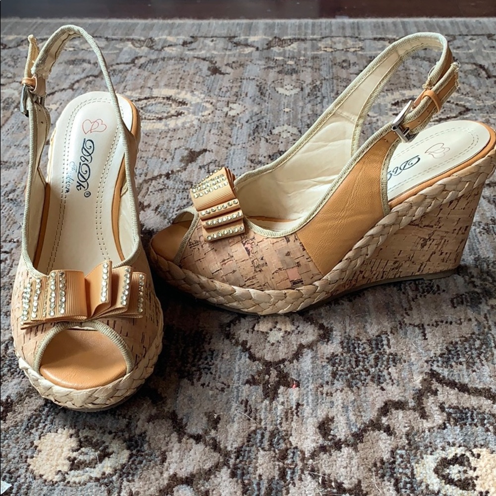 Dbdk NWOT wedges